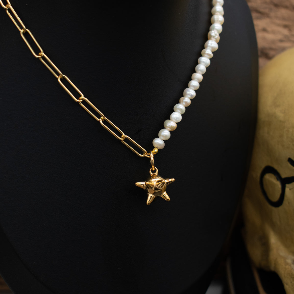 Goldene Edelstahl Kette mit Perlen und Morgenstern Anhänger 