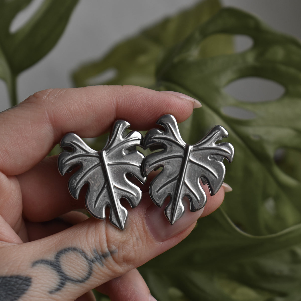 Monstera Deliciosa Saddle Spreaders • Silver
