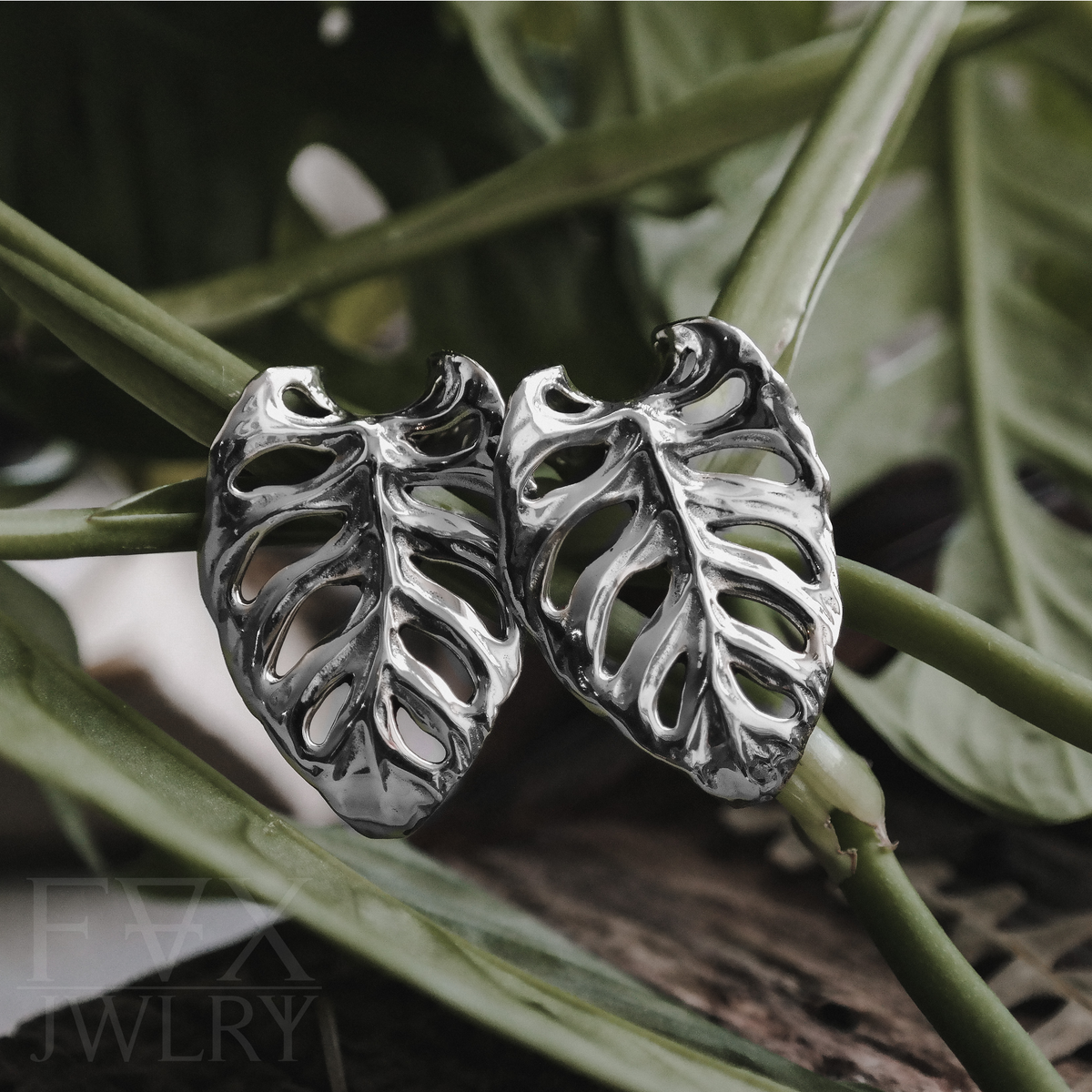 Silberne Monstera Ohrgewichte