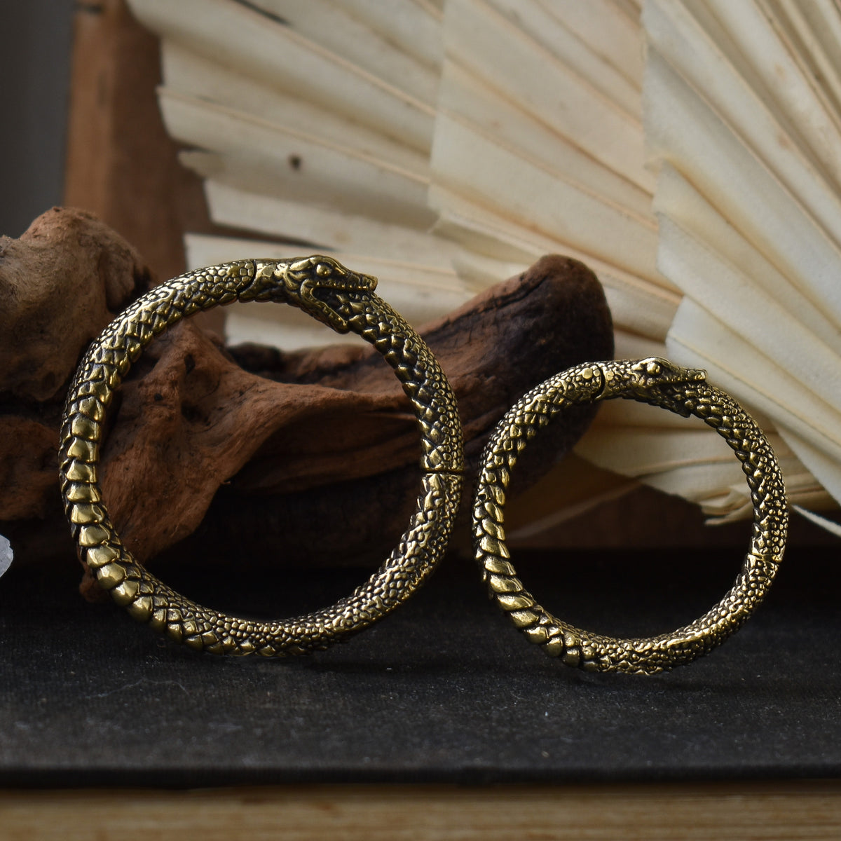 Goldene Ouroboros Ohrgewichte