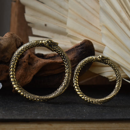 Goldene Ouroboros Ohrgewichte